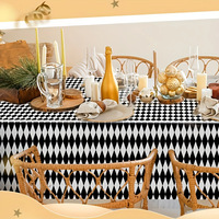 Nappe en plastique à carreaux diamantés Noir et blanc Jetable Rectangulaire Vente chaude Décoration de fête d'anniversaire de fête
