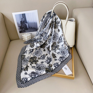 Bufanda cuadrada de seda Artificial de gama alta estilo Vintage INS estilo coreano estampado de <span class=keywords><strong>flores</strong></span> rosas pequeño chal tradicional verano poliéster - Product Image 5