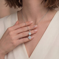 Collier pendentif double moissanite en argent S925 plaqué rhodium 1,7 CTW, design élégant halo, parfait pour les mariages féminins