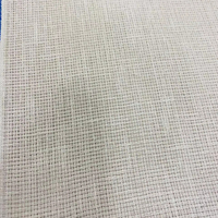 Tissu en coton et lin tissé léger et élégant avec finition teinte unie, texture douce et respirante, et confort optimal toute la journée