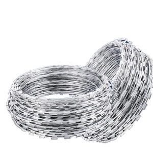 Fil <span class=keywords><strong>barbelé</strong></span> soudé raffiné pour clôtures combinées sur site pour grands projets d'ingénierie - Product Image 4
