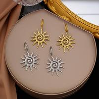 Pendentif soleil en spirale martelé en acier inoxydable pour femme, style décontracté/sportif, électroplaqué, avec boucles d'oreilles et chaîne de clavicule, pour l'exportation