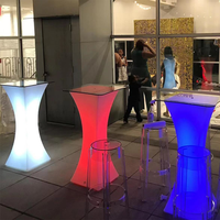 Table de bar LED carrée moderne avec éclairage RVB en plastique durable écologique pour hôtel et bar à domicile à usage commercial