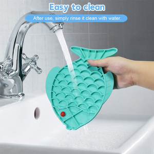 แผ่นรองเลียซิลิโคนกันสำลักสำหรับแมวรูปปลา พร้อมจุกดูดกันน้ำ ช่วยให้สัตว์เลี้ยงกินช้าลง ปลอดภัย ไม่เป็นพิษ ทนทาน - Product Image 6