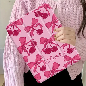 Étui de protection pliable à trois volets avec motif cerise et nœud papillon pour <span class=keywords><strong>iPad</strong></span> 10, <span class=keywords><strong>iPad</strong></span> 7/8/9 10,2 pouces, avec emplacement pour stylet, résistant aux chutes - Product Image 3
