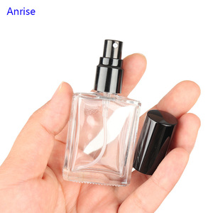 Flacone da Profumo Ricaricabile Portatile <span class=keywords><strong>in</strong></span> <span class=keywords><strong>Vetro</strong></span> Quadrato da 15ml con Spruzzatore <span class=keywords><strong>in</strong></span> Alluminio a Basso MOQ - Product Image 4