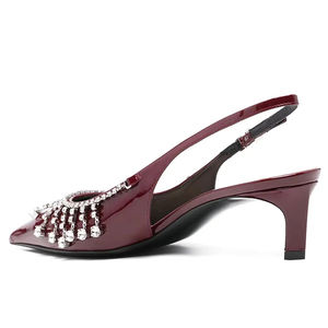 डिजाइनर ब्रांडों की महिलाओं के काले हीरे की सजावट के पीछे पैर की अंगुली की फैशन पतली उच्च स्टिलेटो एड़ी हेल्ड पंप सैंडल हैं। - Product Image 5