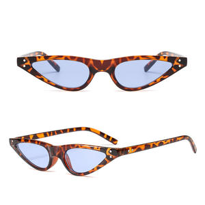2024 UV400 Fashion Kitten Eye Lunettes de soleil pour hommes et femmes Nouvelles couleurs-<span class=keywords><strong>Marron</strong></span> <span class=keywords><strong>Bleu</strong></span> Rose avec logo Triangle Frame <span class=keywords><strong>sur</strong></span> la <span class=keywords><strong>lentille</strong></span> - Product Image 1