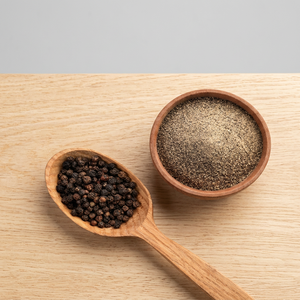 Pimienta Negra Entera Seca Naturalmente, Especia Aromática en Polvo para Sazonar Alimentos, Procesamiento de Alimentos, Exportación a Granel, Marca KIRAN FOOD EXPORT - Product Image 1