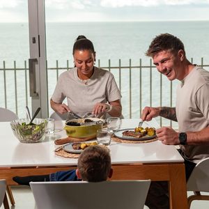 Fabrika Doğrudan Tedarik Cam Yağ Spreyi Ev Mutfak İki Amaçlı Atomize Sprey Şişesi Otomatik Açılıp Kapanan - Product Image 6