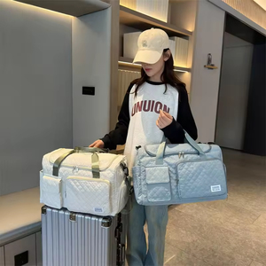 Bolsa de Viaje Oxford Ligera y Portátil Personalizada de Fábrica con Múltiples Bolsillos y Compartimento Impermeable para Zapatos con Cierre - Product Image 2