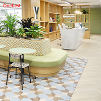 Comptoir de réception de bureau au design cubique et présentoirs, comptoir de réceptioniste en pierre Corian, modèle tendance