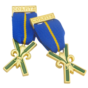Médaille d'or plaquée or de Dubaï avec boîte en velours rouge - Product Image 4