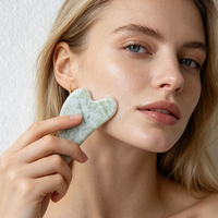 Outil de massage Gua Sha en forme de cœur pour le visage, les joues, la mâchoire, le cou et les soins de la peau