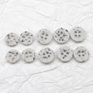 14L/16L màu xám nhỏ màu đen <span class=keywords><strong>Dot</strong></span> vòng 4 lỗ nhựa nút cho áo sơ mi may mặc bán buôn nhựa nhựa nút tùy chỉnh logo thương hiệu - Product Image 2