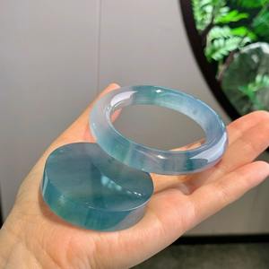 سوار من اليشم البورمي الطبيعي النادر من الدرجة الأولى، يشم أزرق شفاف كالثلج مع زهور عائمة - Product Image 3