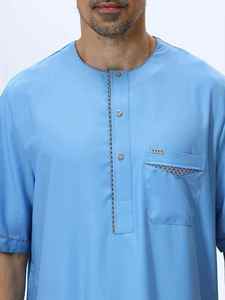 เสื้อคลุมบุรก้าผ้าฝ้ายสีฟ้าอ่อนสำหรับผู้ชาย แขนสั้น สวมใส่สบายๆ ทุกวัน ชุดคลุมแบบดั้งเดิมของตะวันออกกลาง น้ำหนักเบา แห้งเร็ว - Product Image 3
