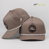 Casquette de golf 5 panneaux avec logo personnalisé en silicone, en nylon imperméable, avec trous découpés au laser, respirante, pour hommes