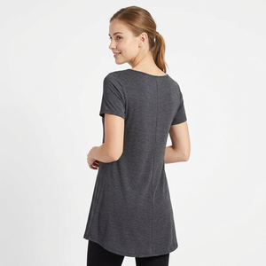 Vestido de punto casual para mujer con cuello redondo y manga corta, gris liso, corte holgado, con botones laterales y abertura, ideal para verano, teñido liso, ajuste ceñido. - Product Image 2