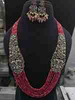 Parure de bijoux de mariage indienne de luxe en laiton plaqué or 14 carats de haute qualité avec collier long de perles et boucles d'oreilles, tendance pour le quotidien