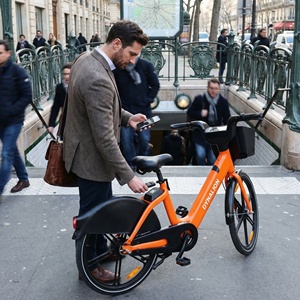 Bicicleta Eléctrica Inteligente de Bajo Mantenimiento para Compartir en la Ciudad, con Frenos Dobles, Resistente, para Desplazamientos Urbanos y Conexiones con el Metro - Product Image 6