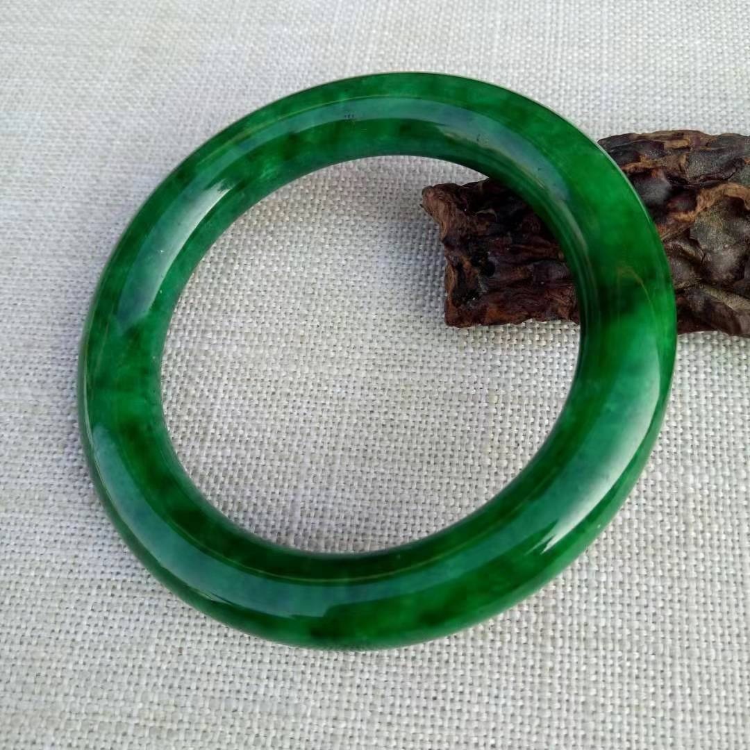 type a jade bangle