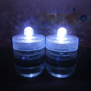 Photophore <span class=keywords><strong>submersible</strong></span> étanche CR2032 alimenté par batterie blanc froid <span class=keywords><strong>LED</strong></span> bougies submersibles pour événements centres de table de mariage - Product Image 1