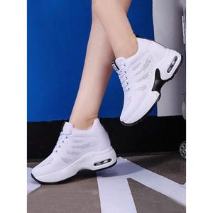 Sneakers Estive alla Moda con Design a Patch Lettera, Tacco a Zeppa, Lacci, Soletta in Rete, Morbide e con Caratteristiche di Aumento di Altezza - Product Image 3