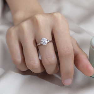 Bague de fiançailles Messi Jewelry MSR-1729 en or 18 carats, forme ovale, design classique, diamant solitaire, diamant cultivé en laboratoire - Product Image 6
