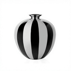 Vase en métal rayé noir et blanc moderne, décoration de table, design de haute qualité, vases à fleurs en métal, écologiques, légers, décoration d'intérieur - Product Image 1
