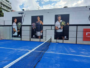 Césped rizado <span class=keywords><strong>de</strong></span> buena calidad, césped <span class=keywords><strong>de</strong></span> <span class=keywords><strong>tenis</strong></span> <span class=keywords><strong>de</strong></span> padel <span class=keywords><strong>de</strong></span> <span class=keywords><strong>diferentes</strong></span> colores personalizados, 2022 - Product Image 2
