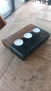 Porte-bougie en résine et bois durable, design artisanal de qualité supérieure combinant du bois naturel et de la résine, idéal pour les centres de table et les repas. - Product Image 2