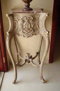 Mesa Decorativa de Madera Maciza Tallada a Mano con Soporte para Flores en Color Dorado, Estilo Antiguo, de Madera de Teca - Product Image 2