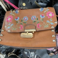 Tas Kulit Bekas Berkualitas Tinggi Dompet dan Tas Tangan Wanita Bekas Harga Lebih Murah