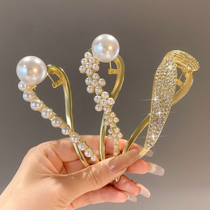 Wholesale Fashion Twist Clip Pearls Alloy Hairpin Sweet Ponytail Clip Barrettes Hairgrips Hair Clips For Women