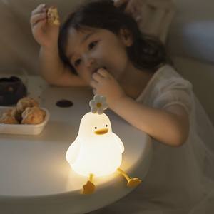 Lovely Cartoon Child Touch Tap Duckling Lámpara <span class=keywords><strong>de</strong></span> noche recargable <span class=keywords><strong>de</strong></span> silicona Lámpara <span class=keywords><strong>DE</strong></span> MESA <span class=keywords><strong>DE</strong></span> CARGA Usb para la decoración del hotel en el hogar - Product Image 4