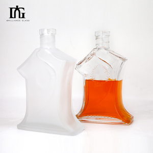 Bouteille de Luxe BRILLIANCE en Verre Transparent avec Bouchon en Liège 500ml/700ml Vide pour Whisky <span class=keywords><strong>Vodka</strong></span> Estampillée Or Tianjin - Product Image 3
