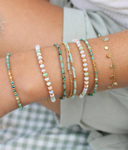 Bracelets minimalistes bohèmes géométriques perlés plaqués or 18 carats avec pierres naturelles colorées, notamment l'agate, pour anniversaire - Product Image 1