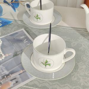 Juego de Té Europeo Minimalista con Diseño de Lirio de los Valles, en Oferta - Product Image 3