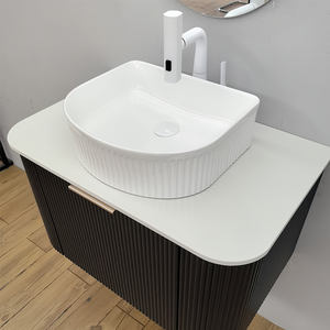 קיר יוקרתי מרוכבים חדר אמבטיה יהירות עם עיצוב מעוקל, ארון שחור מרוסק וקעת קרמיקה עגולה עבור פנים מודרניים - Product Image 4