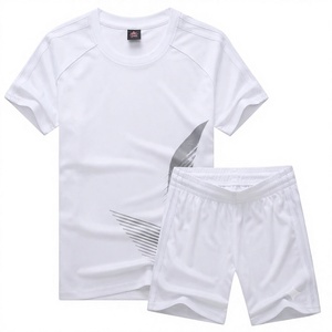 Uniforme de fútbol profesional con tejido de malla de secado rápido, alta durabilidad y opciones de logotipo, nombre y número personalizables. - Product Image 4