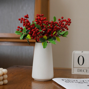 Mo Hua Ge Bayas Artificiales Pequeñas, Frutas Decorativas para el Hogar, Moldeadas por Inyección de Plástico Blando, Accesorios para Bodas - Product Image 2