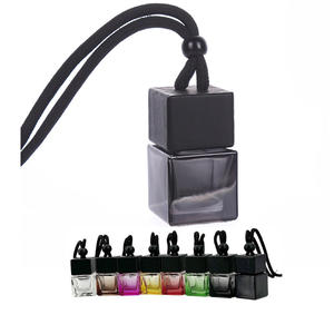 Difusor de Perfume Cuadrado con Degradado para Coche, Botella Colgante con Tapa Metálica - Product Image 1