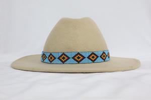 สายรัดหมวก Fedora ที่มีลวดลายลูกปัดทำด้วยมือเพิ่มสไตล์โบฮีเมียนและศิลปะให้กับตู้เสื้อผ้าของคุณ - Product Image 4