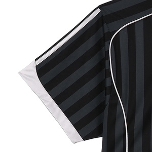 Maglia da Calcio Retrò Personalizzata a Righe Nere con Collo a <span class=keywords><strong>V</strong></span> e Bordi Bianchi, Traspirante e ad Asciugatura Rapida, T-shirt Vintage Streetwear - Product Image 4