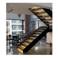 Escalier flottant moderne en bois massif et acier inoxydable pour hall intérieur, conception droite à double poutre latérale