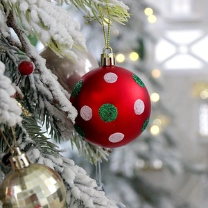 <span class=keywords><strong>Boule</strong></span> <span class=keywords><strong>de</strong></span> Noël en plastique peinte à la main sur le thème du <span class=keywords><strong>Grinch</strong></span>, boîte cadeau, ornement <span class=keywords><strong>de</strong></span> Noël à suspendre à l'arbre <span class=keywords><strong>de</strong></span> Noël - Product Image 3