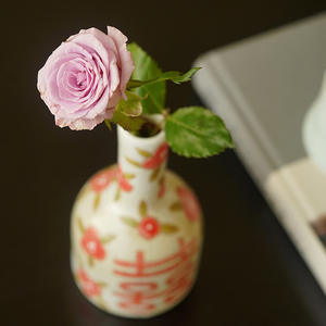 Venta al por Mayor Personalizada de Floreros Pequeños de Estilo Retro con Diseños Personalizados, Cerámica Pintada a Mano para Bodas y Matrimonios - Product Image 4