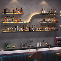 Étagères murales triangulaires en métal personnalisées pour porte-bouteilles de bar