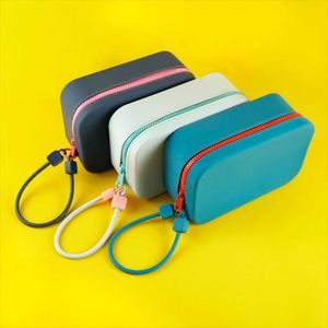 Bolso Bandolera Grande de Silicona para Mujer, Impermeable, Estuche de Maquillaje con Cremallera, Monedero Cosmético, Bolsa para Brochas, Estilo Moderno - Product Image 6
